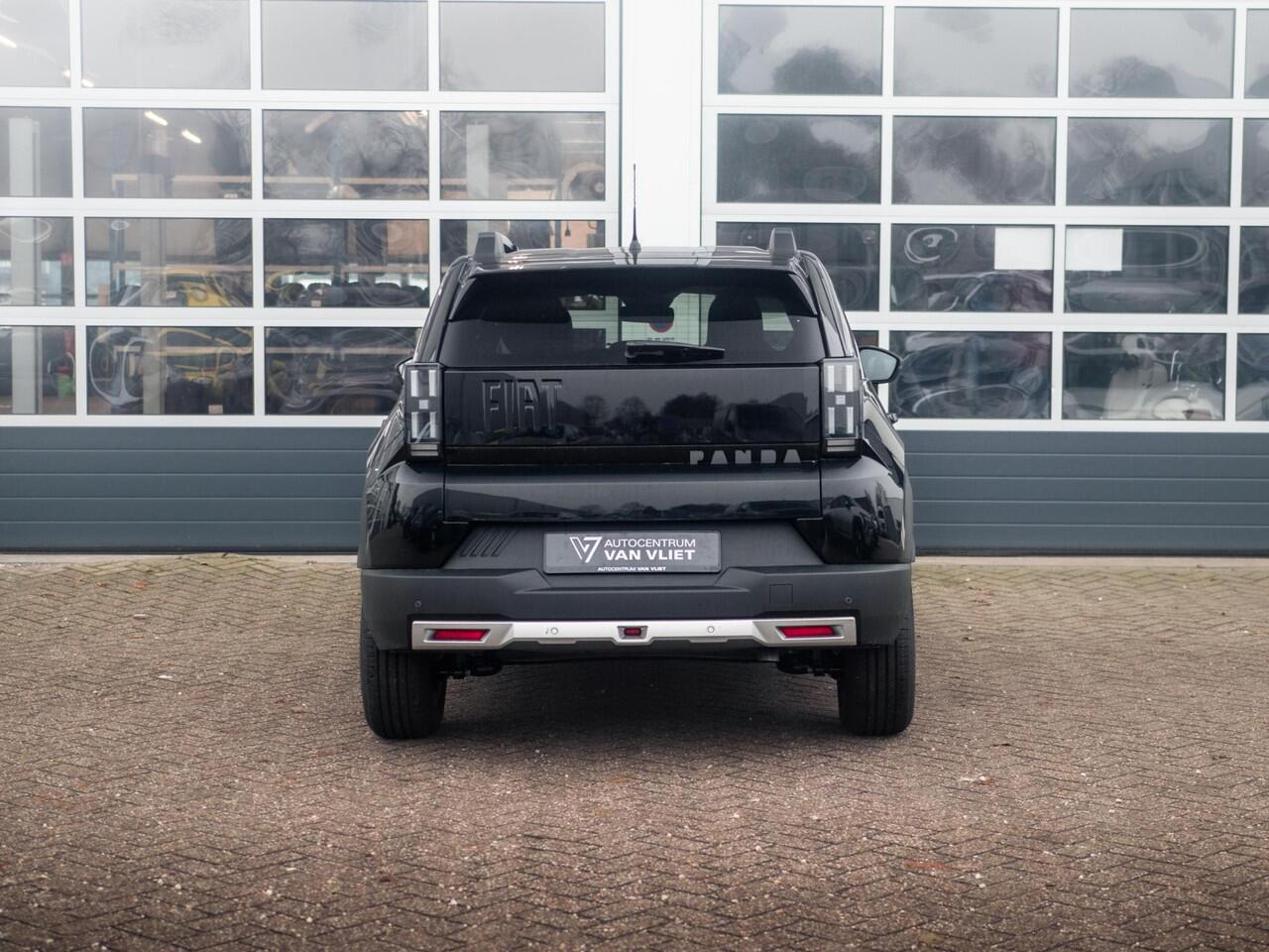 Fiat PANDA Grande 1.2 Hybrid Edizione Nero | Automaat | PDC | Airco | Apple Carplay | Cruise | Pack Style |16" All Season banden