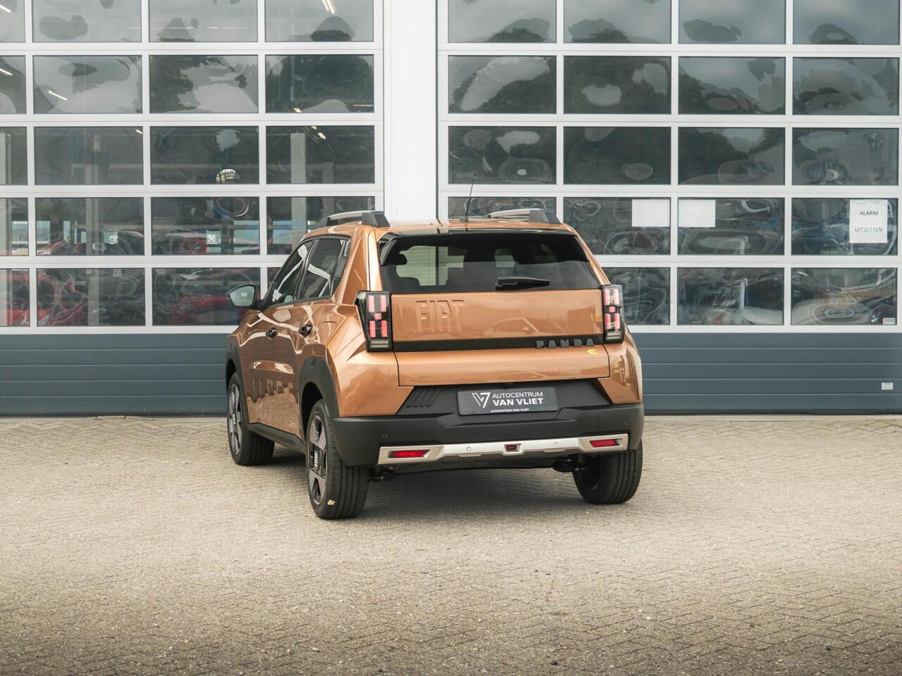 Fiat PANDA Grande La Prima 44 kWh | Uit voorraad leverbaar | Clima | Cruise | Camera | Apple Carplay | 17" | Navi | Winter Pack