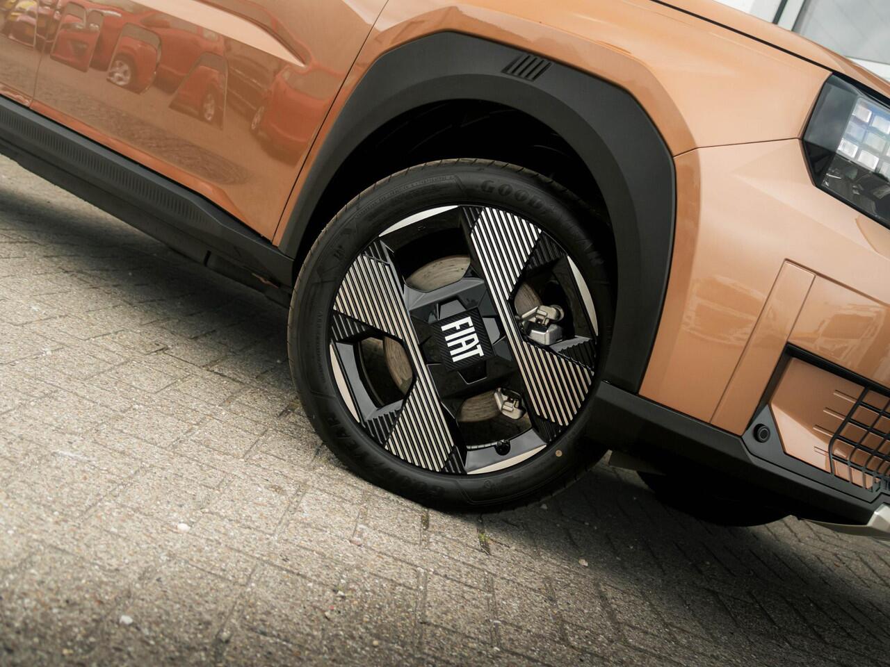 Fiat PANDA Grande La Prima 44 kWh | Uit voorraad leverbaar | Clima | Cruise | Camera | Apple Carplay | 17" | Navi | Winter Pack