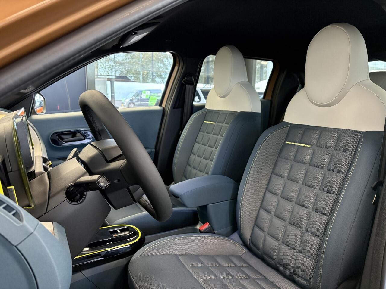 Fiat PANDA Grande La Prima EV 44kWh 113pk | VERW. VOORRUIT | VERW. VOORSTOELEN | STUURVERW. | NAVI | CAMERA |