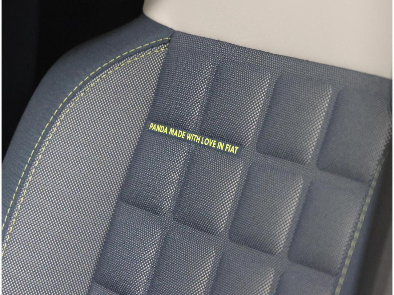 Fiat PANDA Grande 1.2 Hybrid La Prima | Incl. ¤1.250,- Korting! | Camera | CruiseControl | AppleCarPlay/AndroidAuto | Navigatie | Airco |