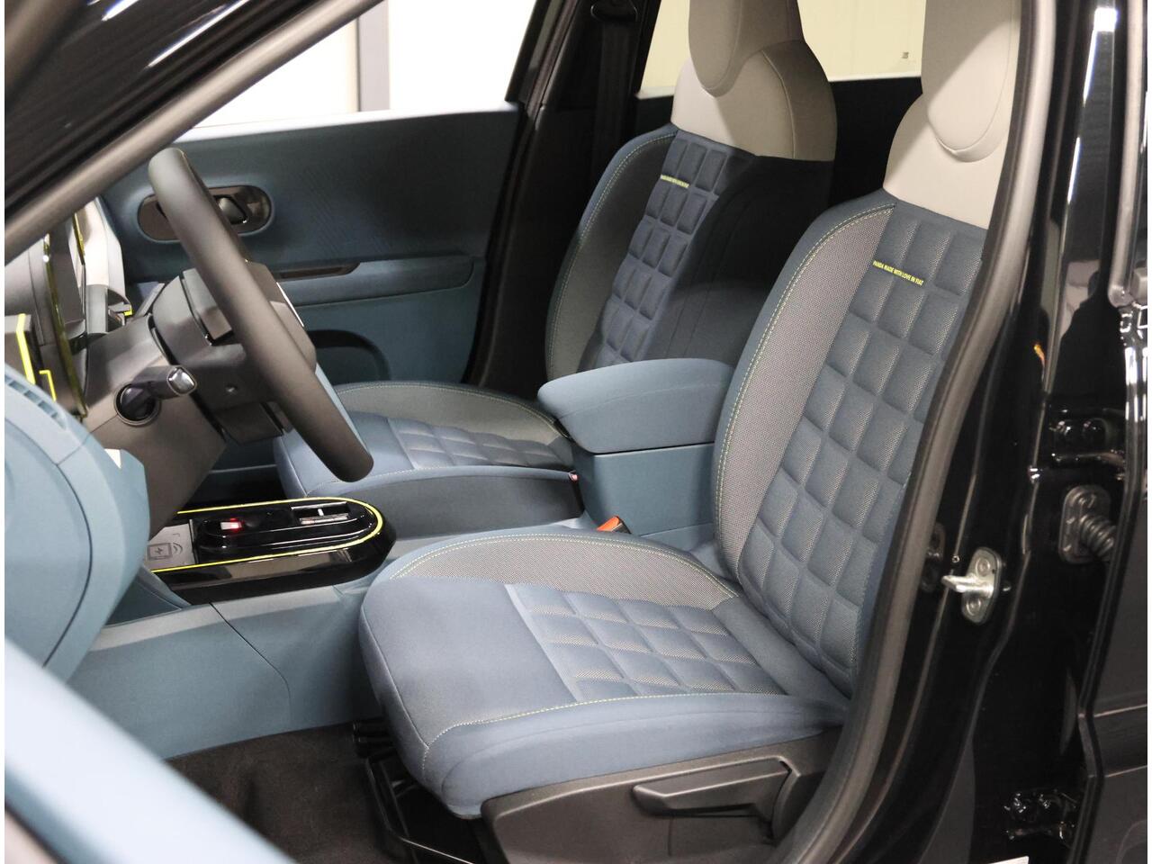 Fiat PANDA Grande 1.2 Hybrid La Prima | Incl. ¤1.250,- Korting! | Camera | CruiseControl | AppleCarPlay/AndroidAuto | Navigatie | Airco |