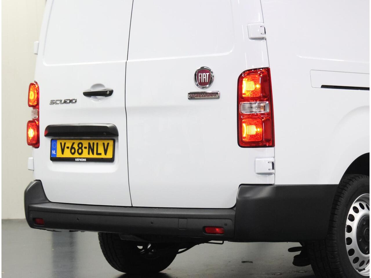 Fiat SCUDO 2.0 180PK MultiJet L2H1 | AUTOMAAT | AppleCarPlay/AndroidAuto | Armsteun | Camera | 3 Zits | Houtenlaadvloer | Navigatie | Cruise Control | Parkeersensoren |