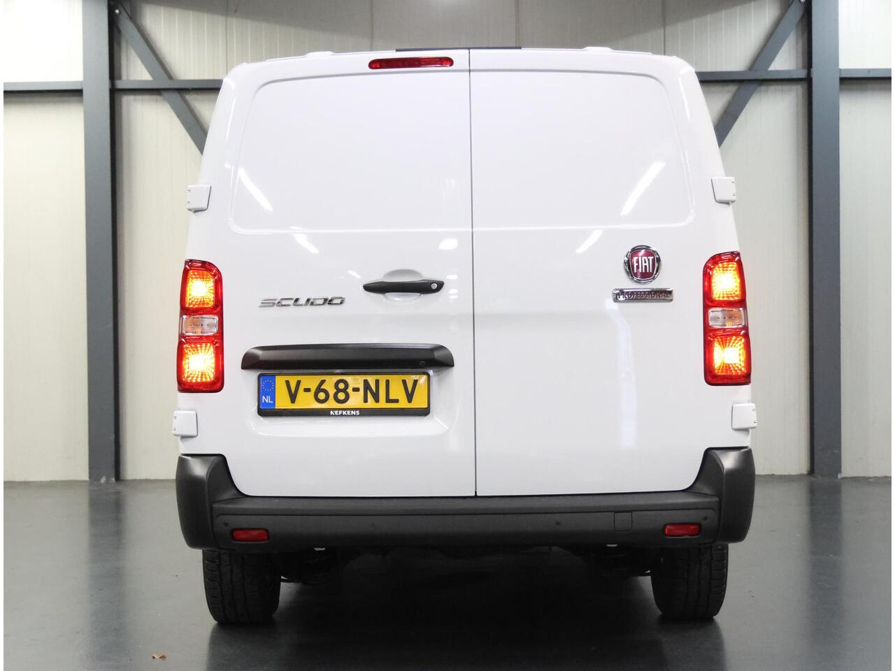 Fiat SCUDO 2.0 180PK MultiJet L2H1 | AUTOMAAT | AppleCarPlay/AndroidAuto | Armsteun | Camera | 3 Zits | Houtenlaadvloer | Navigatie | Cruise Control | Parkeersensoren |