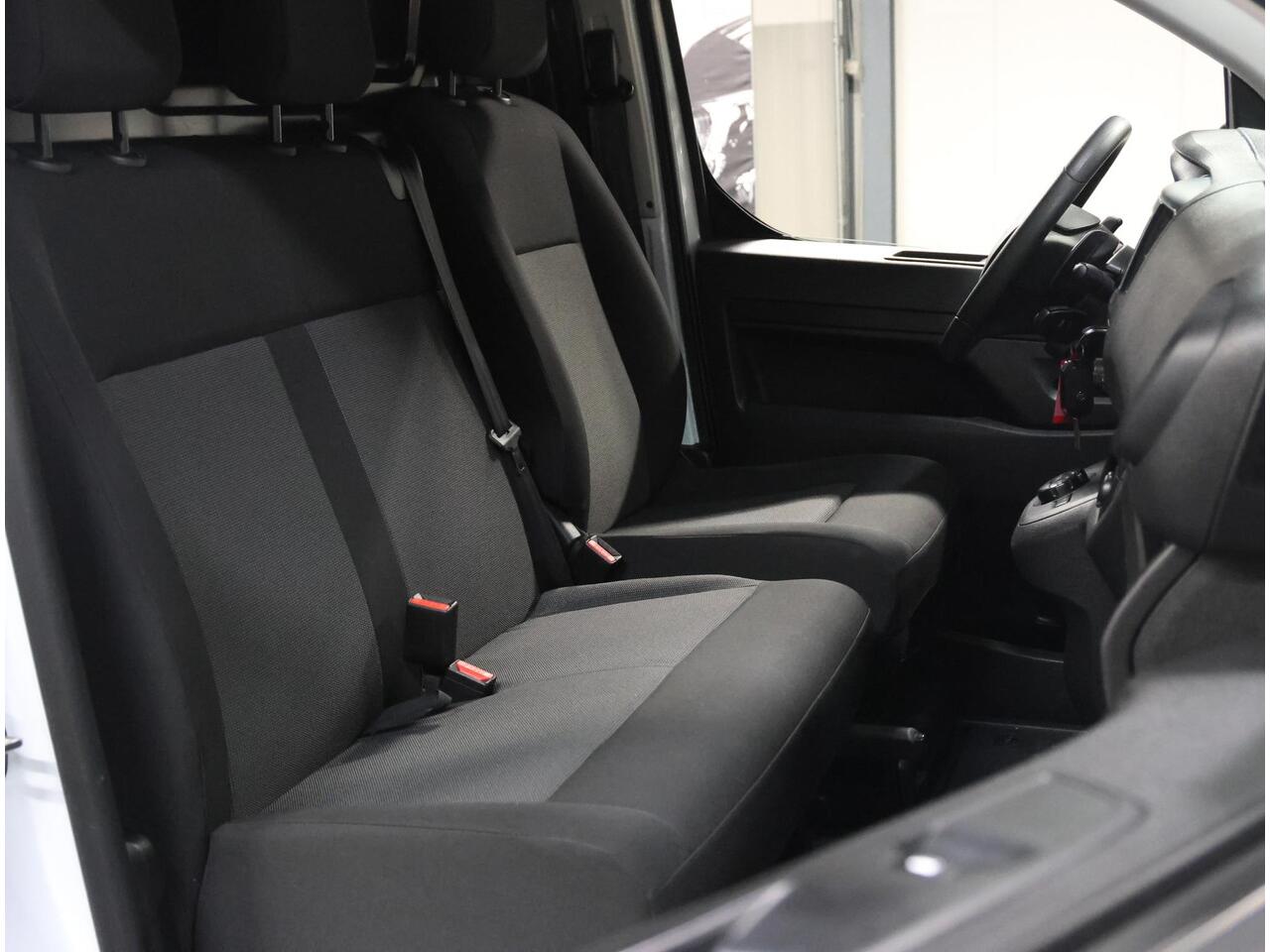 Fiat SCUDO 2.0 180PK MultiJet L2H1 | AUTOMAAT | AppleCarPlay/AndroidAuto | Armsteun | Camera | 3 Zits | Houtenlaadvloer | Navigatie | Cruise Control | Parkeersensoren |