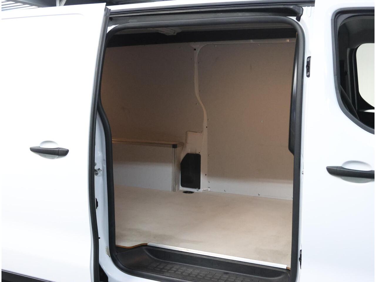 Fiat SCUDO 2.0 180PK MultiJet L2H1 | AUTOMAAT | AppleCarPlay/AndroidAuto | Armsteun | Camera | 3 Zits | Houtenlaadvloer | Navigatie | Cruise Control | Parkeersensoren |