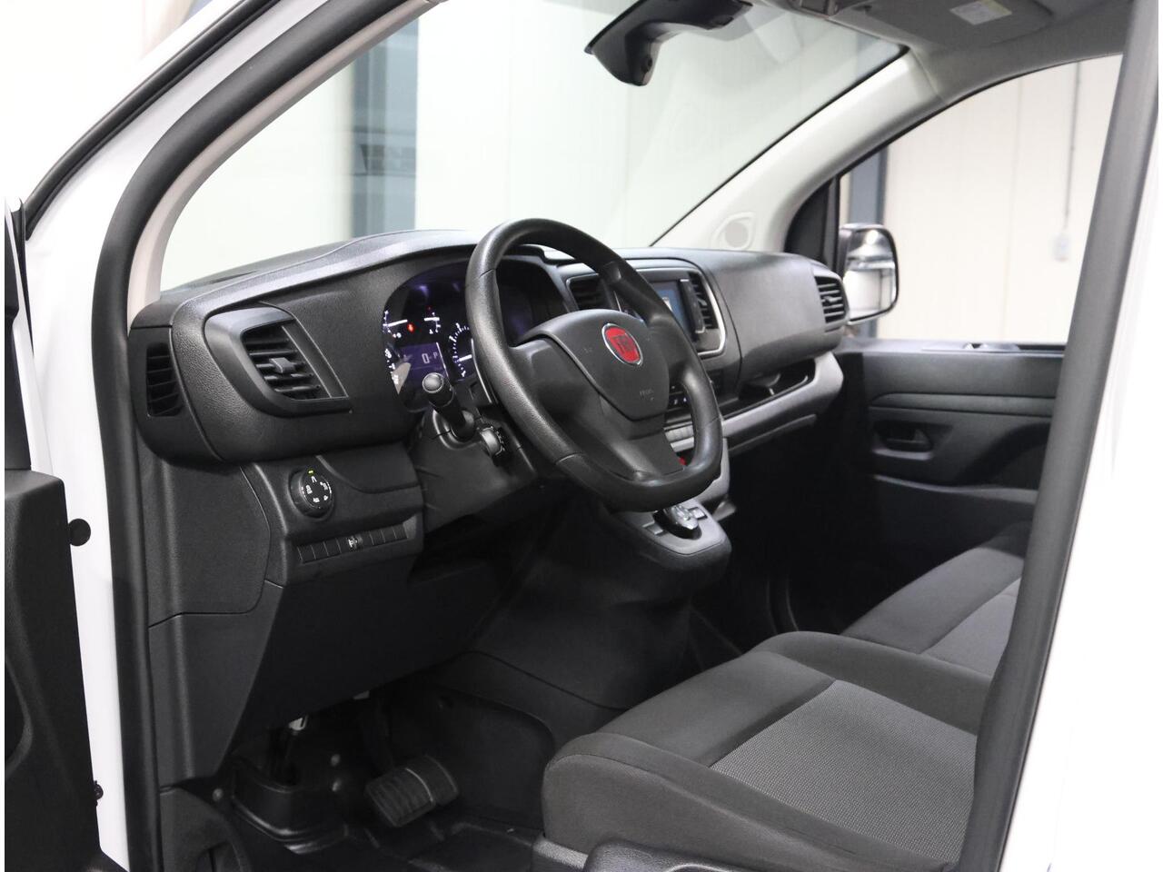 Fiat SCUDO 2.0 180PK MultiJet L2H1 | AUTOMAAT | AppleCarPlay/AndroidAuto | Armsteun | Camera | 3 Zits | Houtenlaadvloer | Navigatie | Cruise Control | Parkeersensoren |
