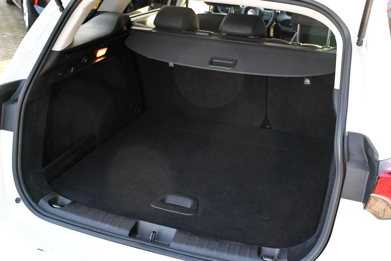 Fiat TIPO Stationwagon 1.4 T-Jet 16v Business Lusso APPLE CARPLAY/ LEDER