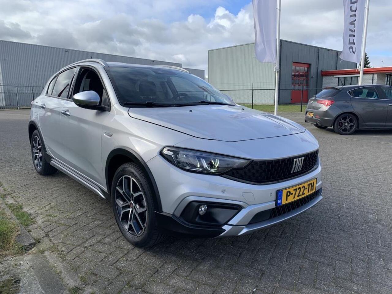Fiat TIPO Cross 1.0 | Adaptive cruise | Achteruitrijcamera | LED | Dodehoeksensor