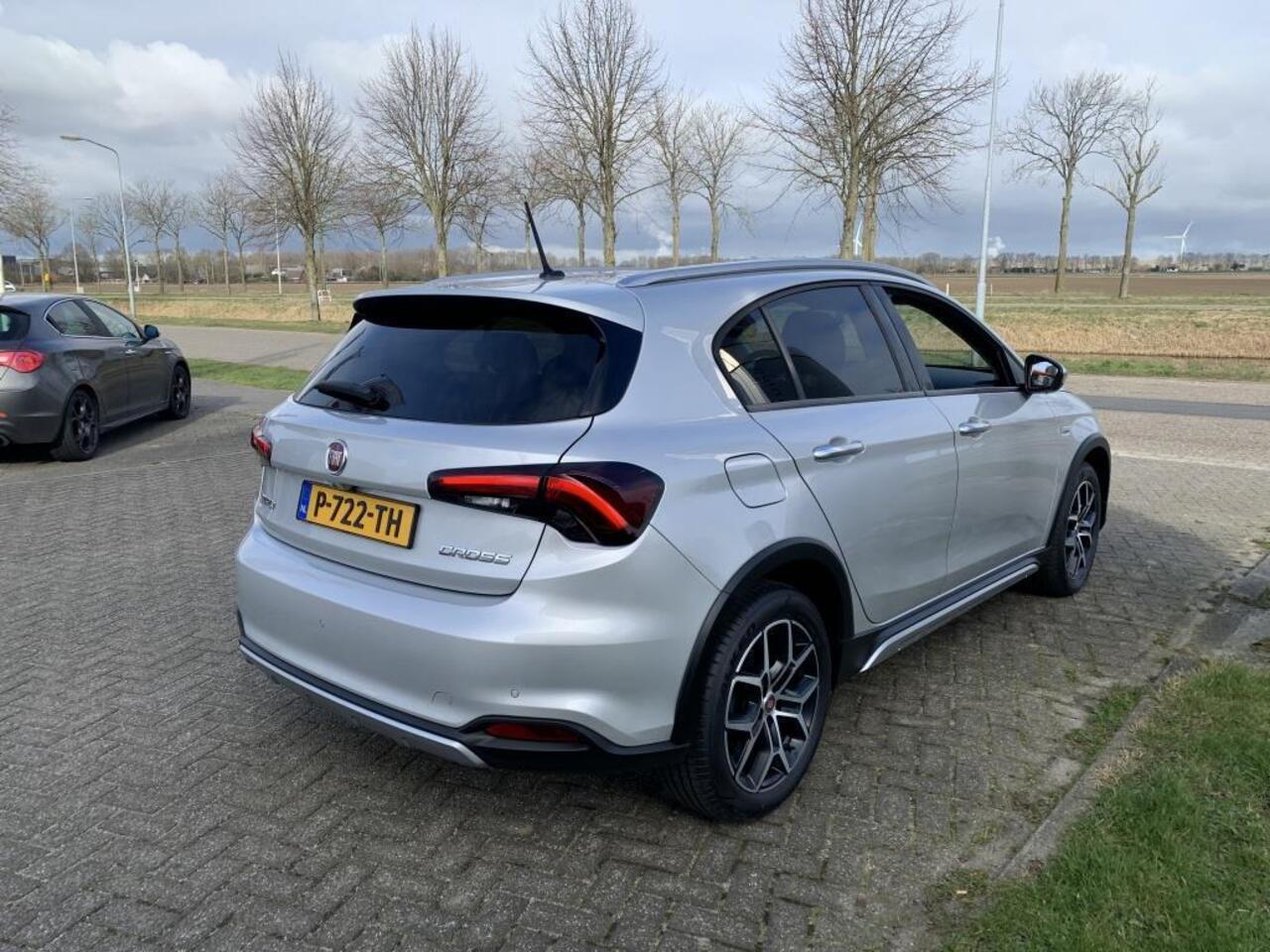 Fiat TIPO Cross 1.0 | Adaptive cruise | Achteruitrijcamera | LED | Dodehoeksensor