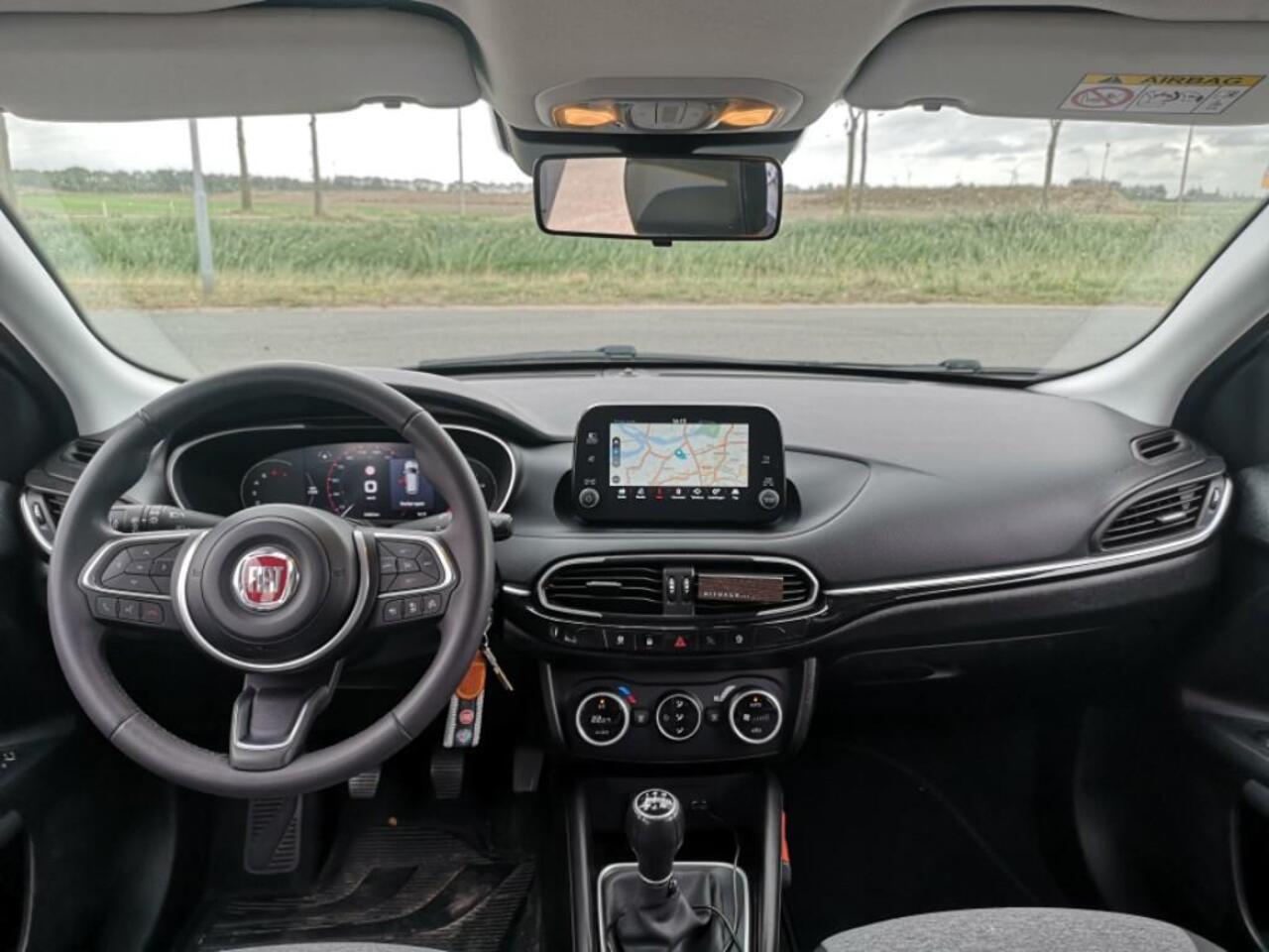 Fiat TIPO Cross Stationwagon 1.0 | Trekhaak | Navi | Carplay | Camera | Automatische airco | Digital cockpit
