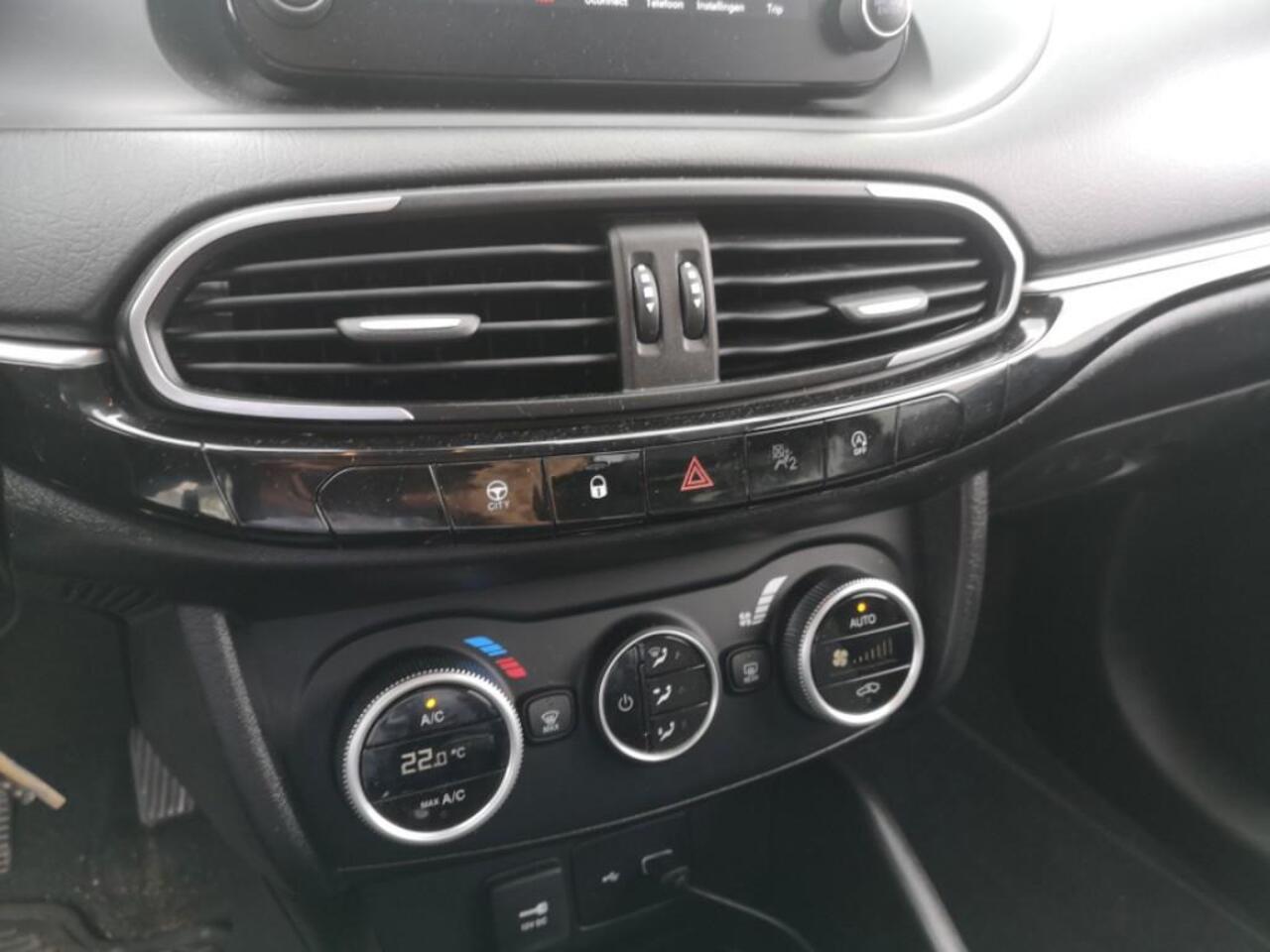 Fiat TIPO Cross Stationwagon 1.0 | Trekhaak | Navi | Carplay | Camera | Automatische airco | Digital cockpit
