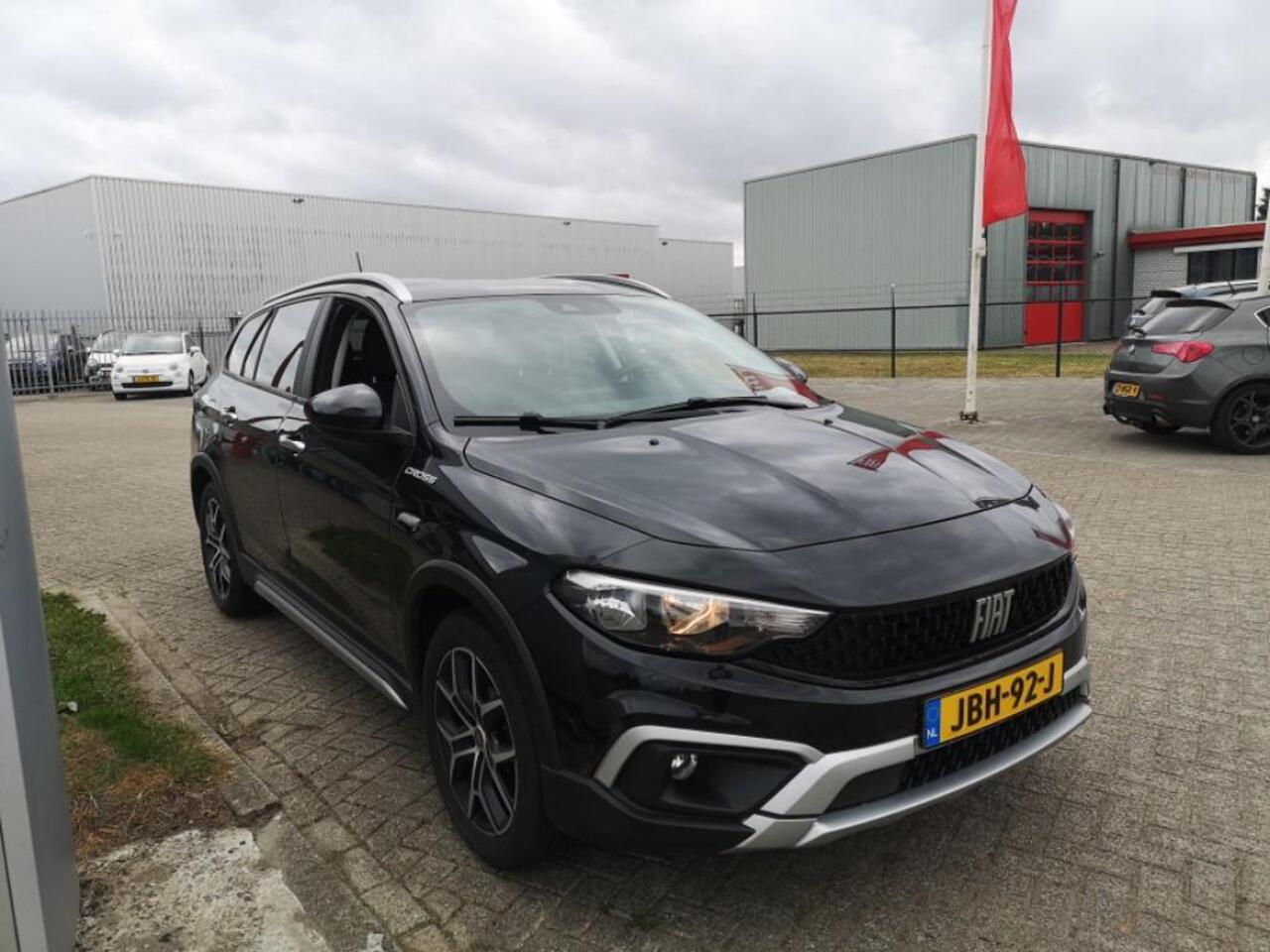 Fiat TIPO Cross Stationwagon 1.0 | Trekhaak | Navi | Carplay | Camera | Automatische airco | Digital cockpit
