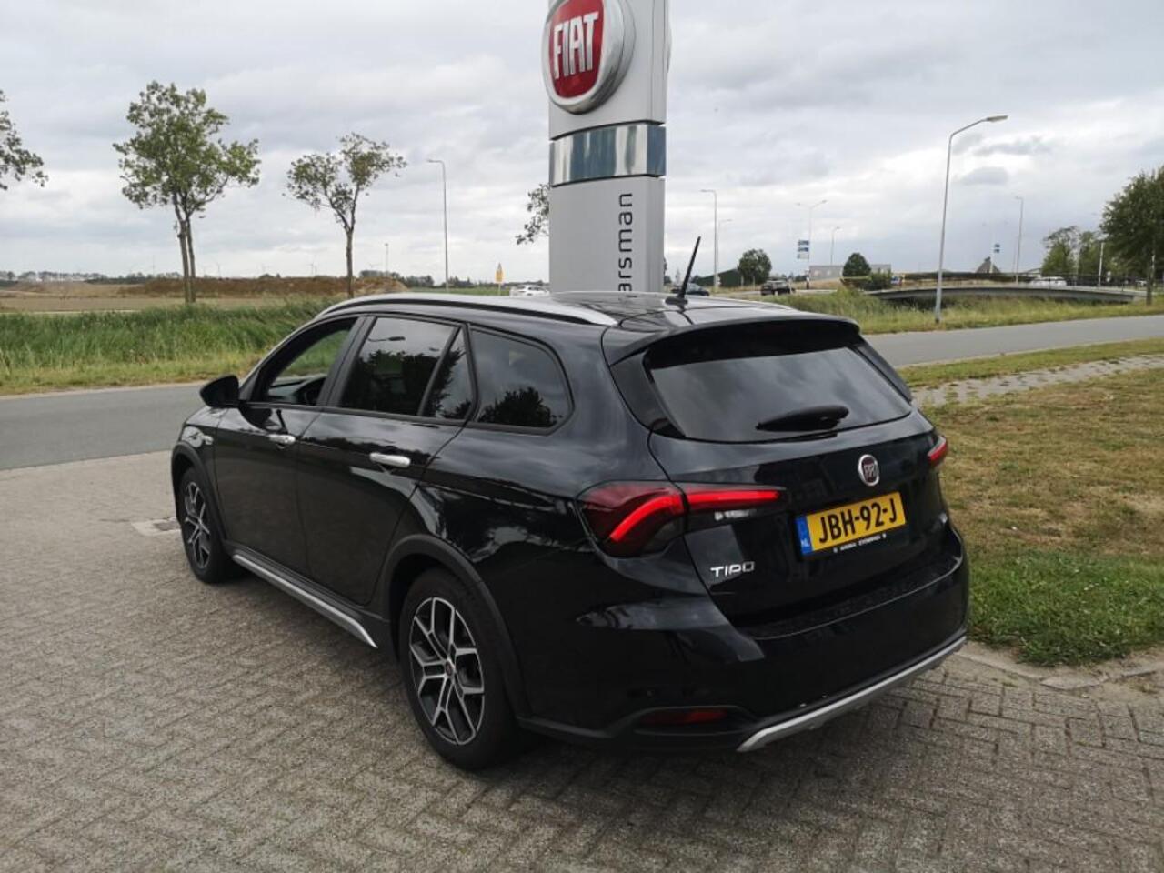 Fiat TIPO Cross Stationwagon 1.0 | Trekhaak | Navi | Carplay | Camera | Automatische airco | Digital cockpit