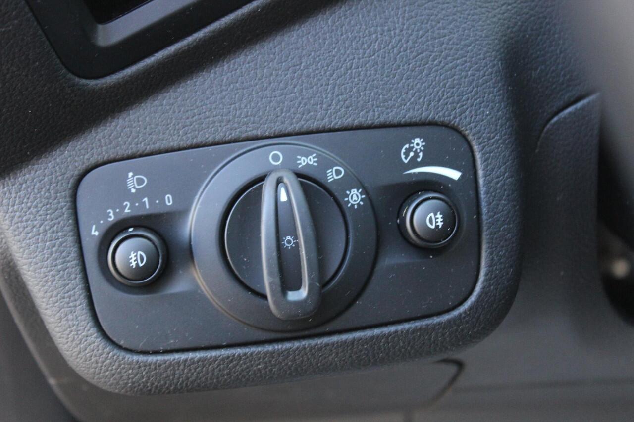 Ford C-MAX 1.5i EcoBoost Titanium Navi/Carplay, Winter Pack, All Season, Climate Control.