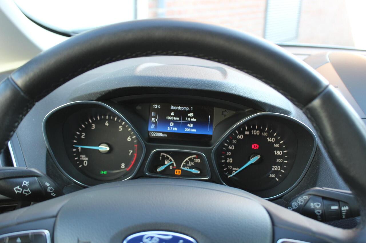 Ford C-MAX 1.5i EcoBoost Titanium Navi/Carplay, Winter Pack, All Season, Climate Control.