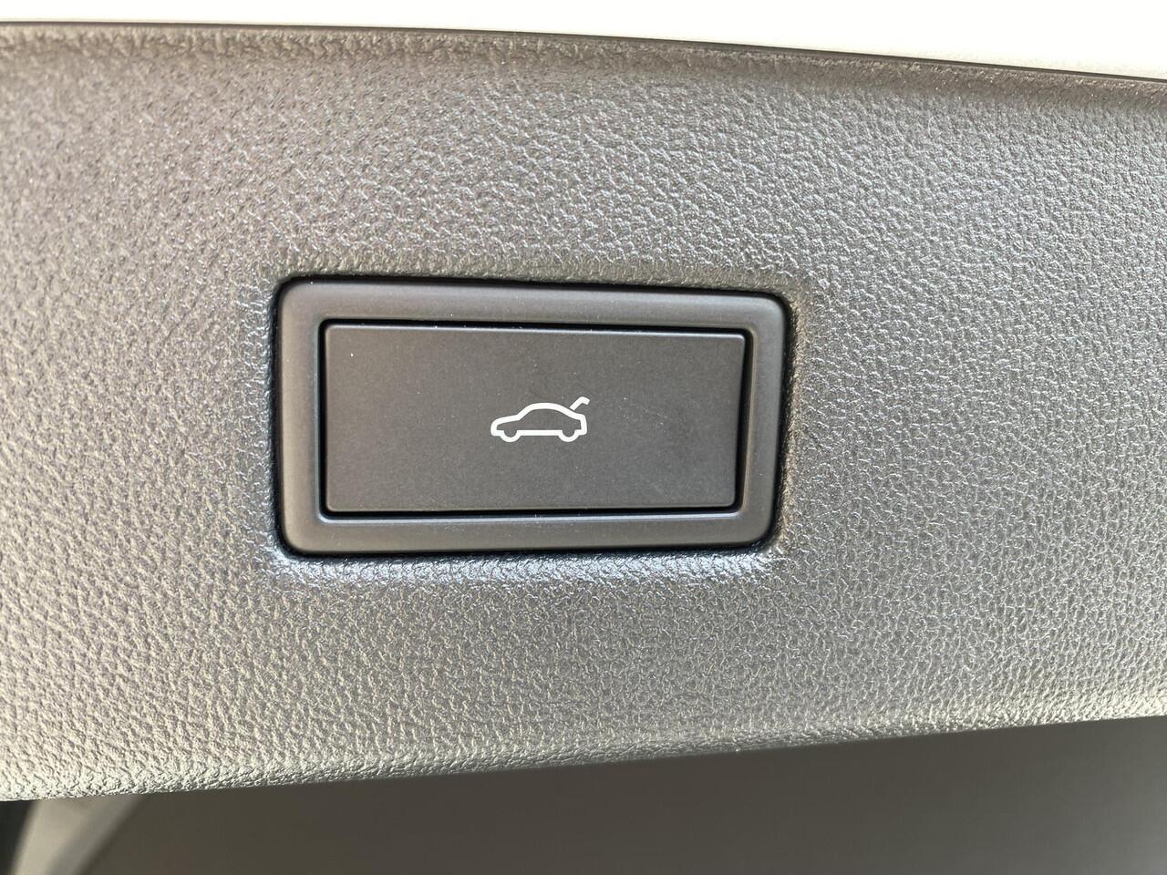 Ford CAPRI Extended Range RWD 77 kWh AGR gecertificeerde voorstoelen | Elektrisch wegklapbare trekhaak | Driver Assistance Pack