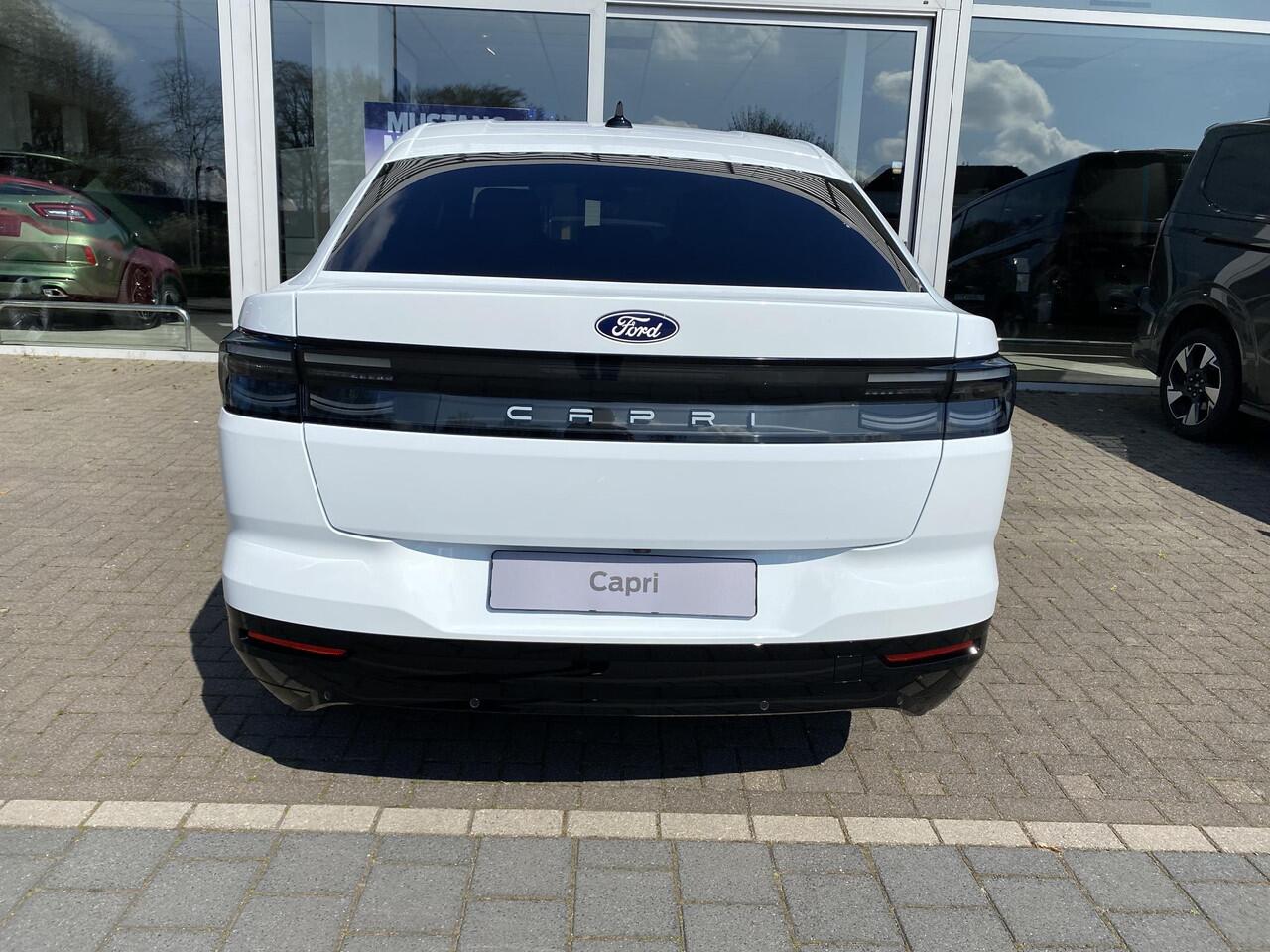 Ford CAPRI Extended Range RWD 77 kWh AGR gecertificeerde voorstoelen | Elektrisch wegklapbare trekhaak | Driver Assistance Pack