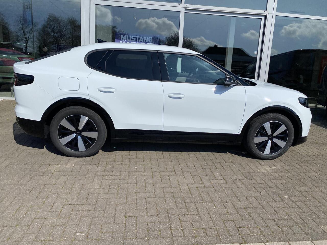 Ford CAPRI Extended Range RWD 77 kWh AGR gecertificeerde voorstoelen | Elektrisch wegklapbare trekhaak | Driver Assistance Pack