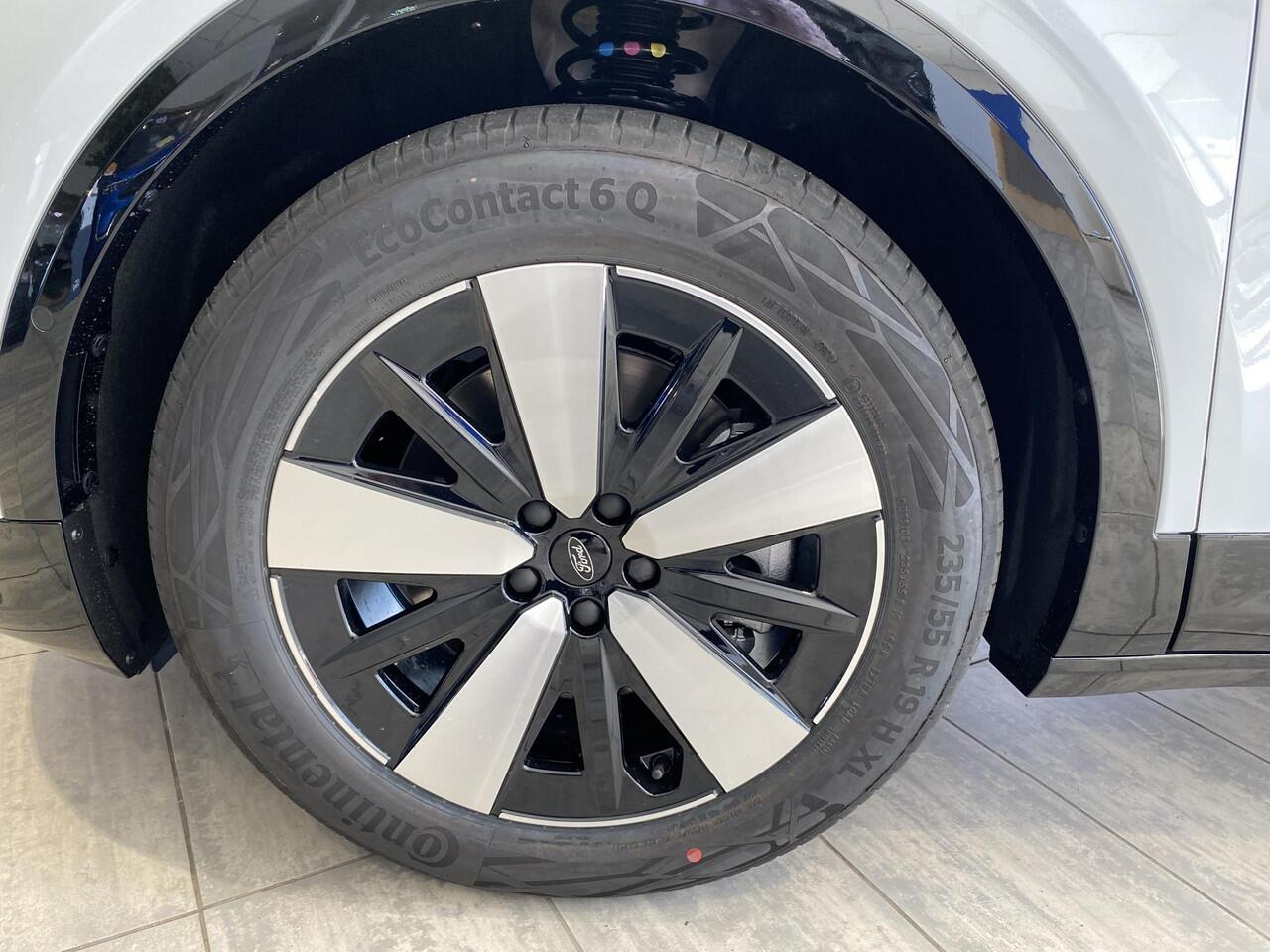 Ford CAPRI Extended Range RWD 77 kWh AGR gecertificeerde voorstoelen | Elektrisch wegklapbare trekhaak | Driver Assistance Pack