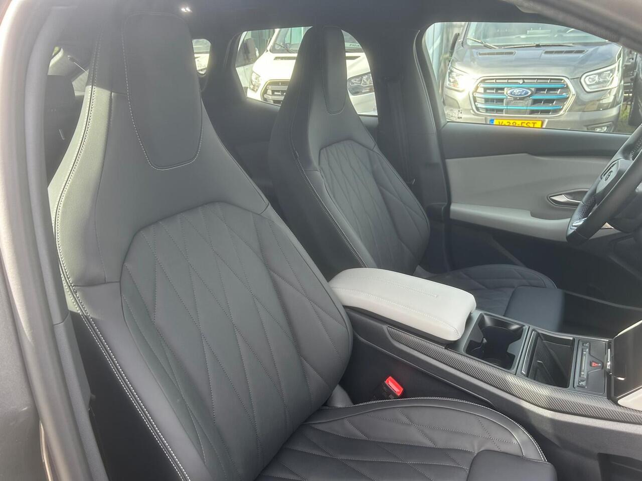 Ford CAPRI Premium Extended Range RWD 77 kWh | HUD| B&O Audio | 20" velgen | LED Matrix | Sensico Leder | | Handsfree Achterklep | Voorraad!