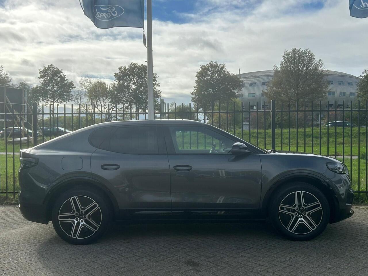 Ford CAPRI Premium Extended Range RWD 77 kWh | HUD| B&O Audio | 20" velgen | LED Matrix | Sensico Leder | | Handsfree Achterklep | Voorraad!