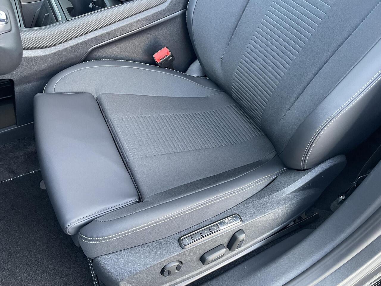 Ford CAPRI Premium Extended Range RWD 77 kWh | ¤1500,- Voordeel ! | DIRECT LEVERBAAR | AGR Voorstoelen | Energiezuinige Warmtepomp |Driver Assistance Pack |