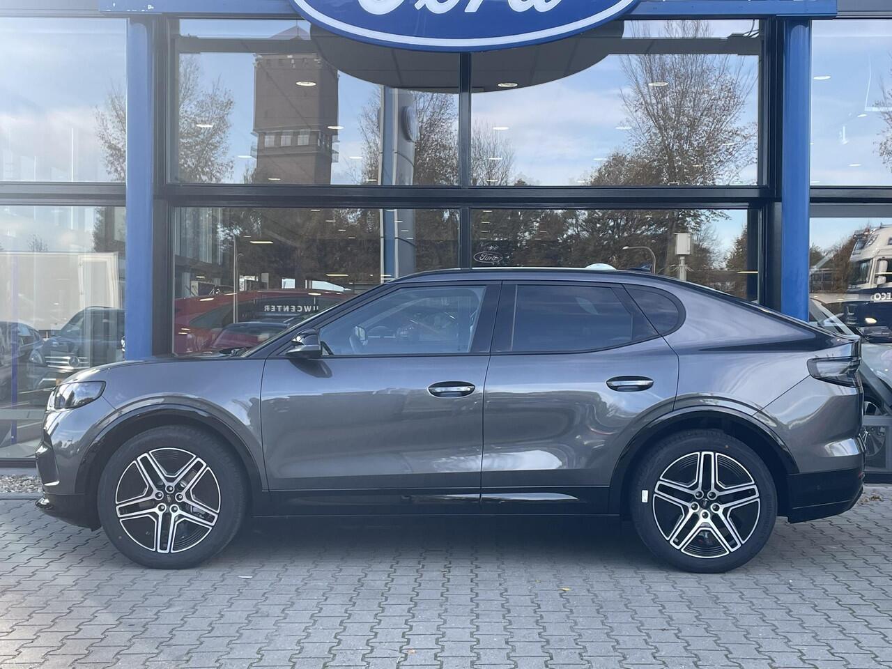 Ford CAPRI Premium Extended Range RWD 77 kWh | ¤1500,- Voordeel ! | DIRECT LEVERBAAR | AGR Voorstoelen | Energiezuinige Warmtepomp |Driver Assistance Pack |