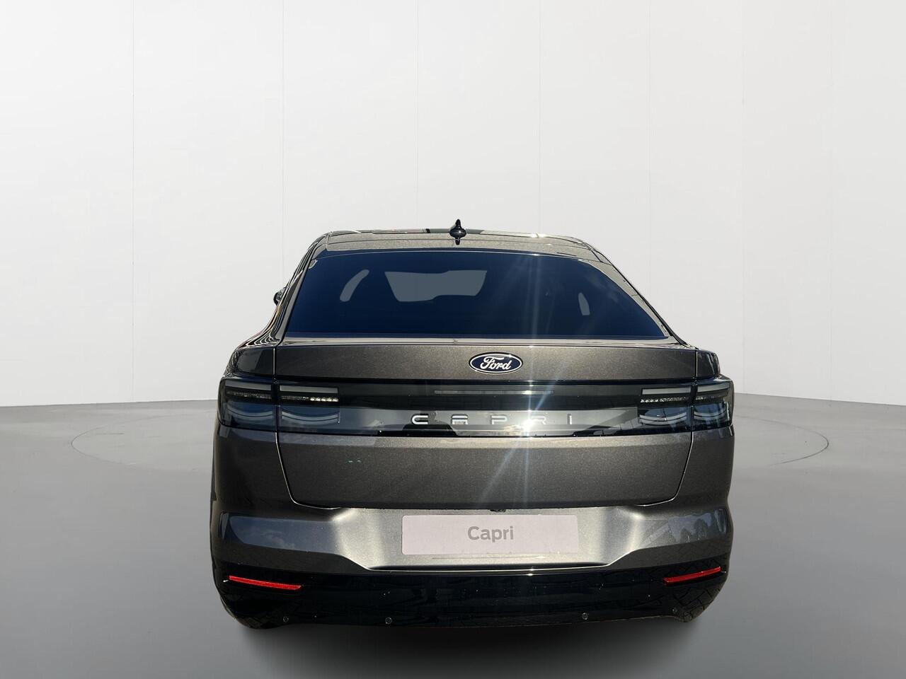Ford CAPRI Extended Range RWD 77 kWh | Achteruitrijcamera | Stoel & Stuurverwarming | Apple & Android ondersteuning