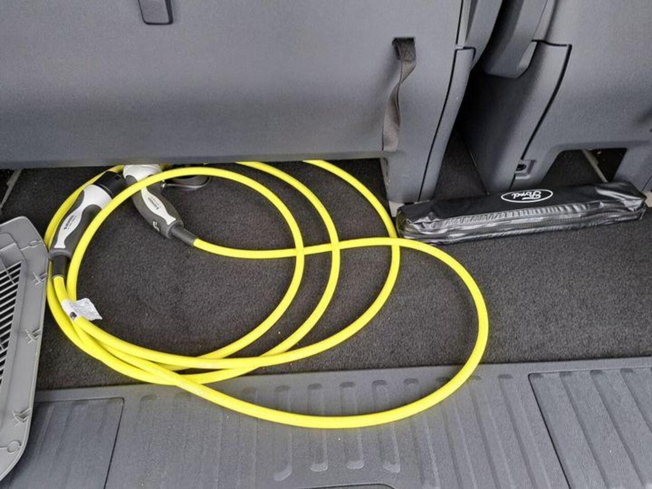 Ford Custom Tourneo 340 L2H1 Active 65 kWh 218pk | Driver Assistance Pack | Verwarmde Voorstoelen | 8 persoons | Uniek in Nederland!