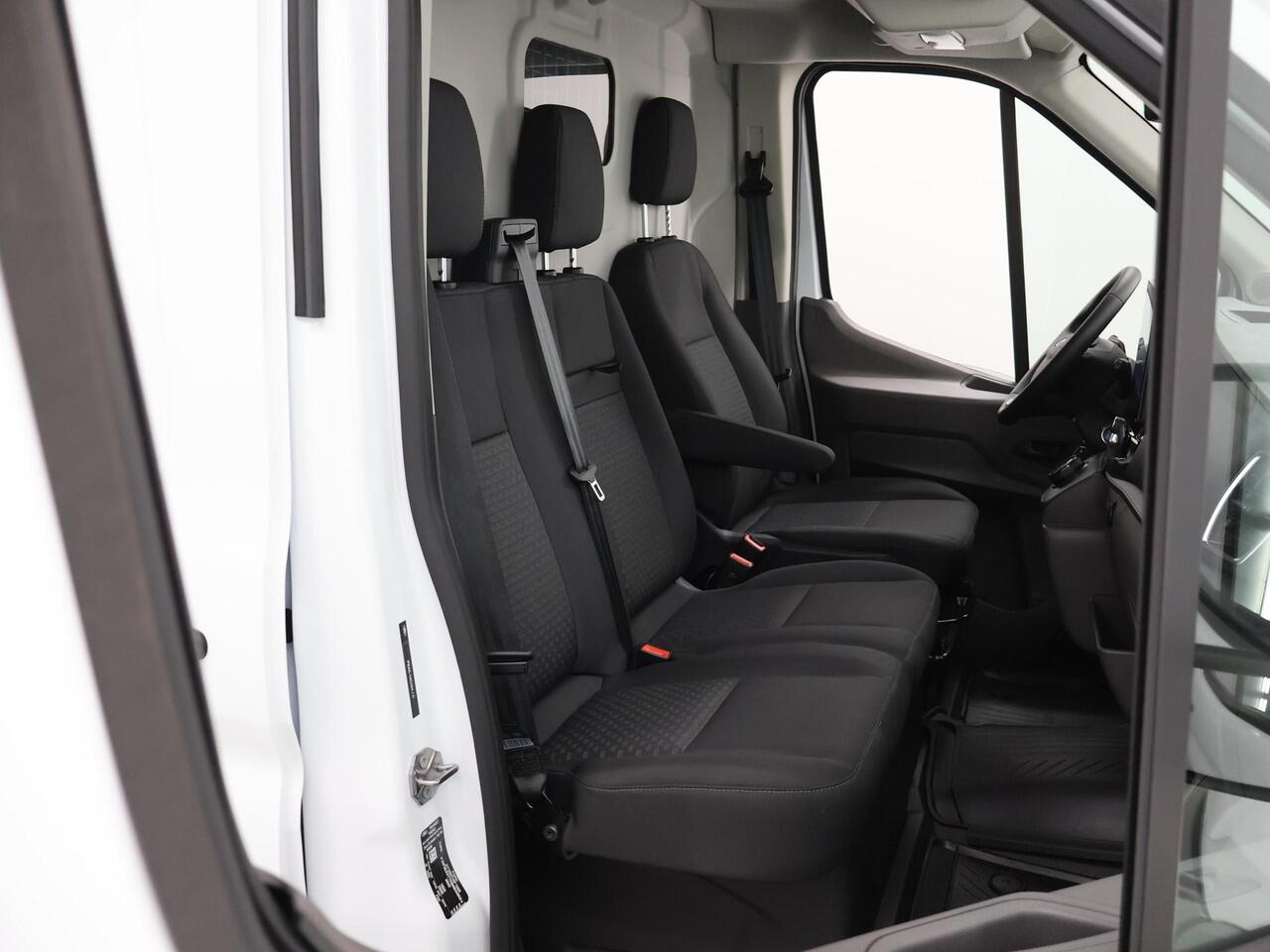 Ford E-Transit 350 | L2 H3 | TREND | 68 kWh | ADAPTIEVE CRUISE | NAVIGATIE | PARKEERCAMERA | CLIMATE CONTROL | 3-ZITS | APPLE CARPLAY / ANDROID AUTO | 257 KM WLTP ACTIERADIUS