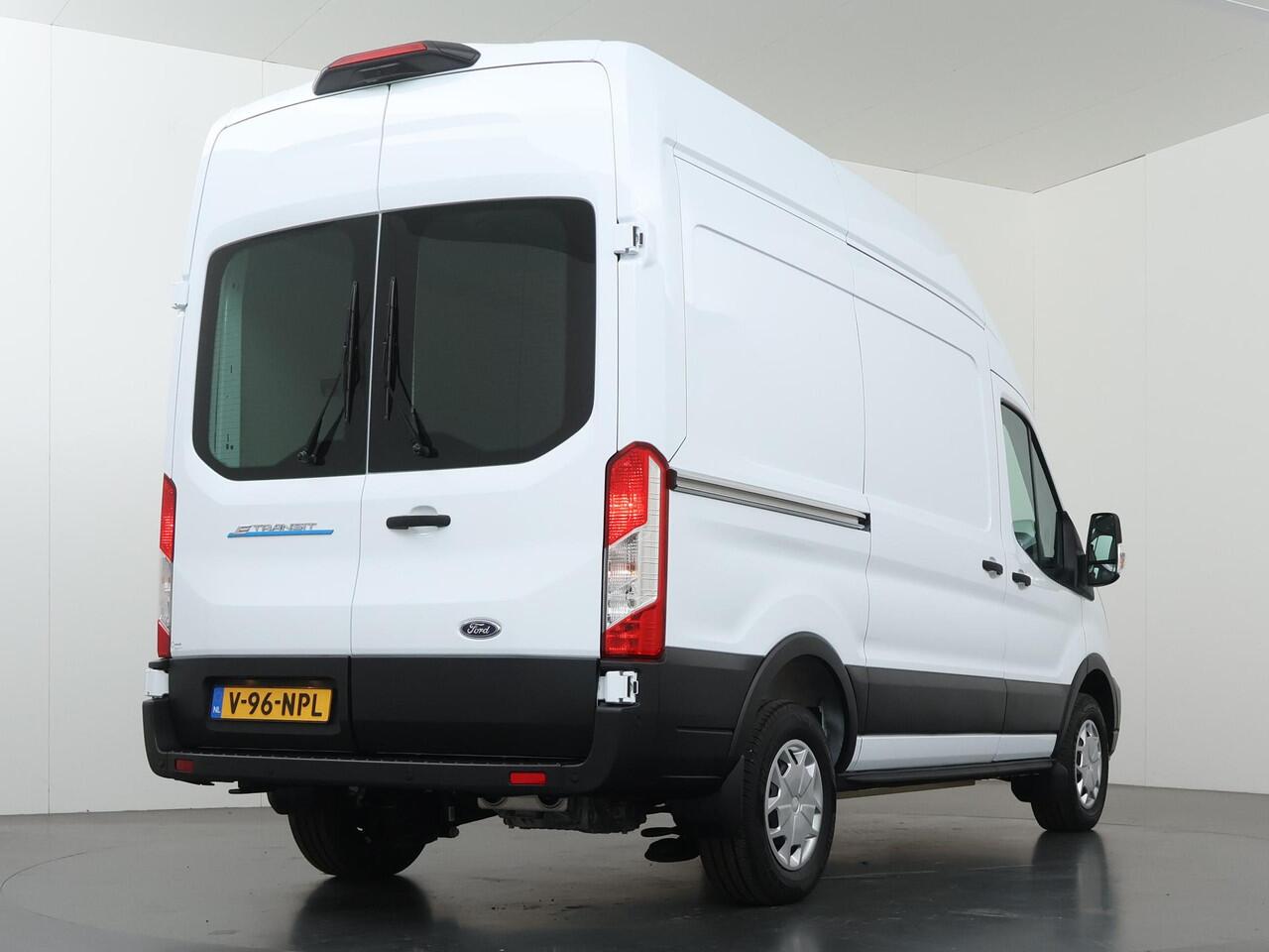 Ford E-Transit 350 | L2 H3 | TREND | 68 kWh | ADAPTIEVE CRUISE | NAVIGATIE | PARKEERCAMERA | CLIMATE CONTROL | 3-ZITS | APPLE CARPLAY / ANDROID AUTO | 257 KM WLTP ACTIERADIUS