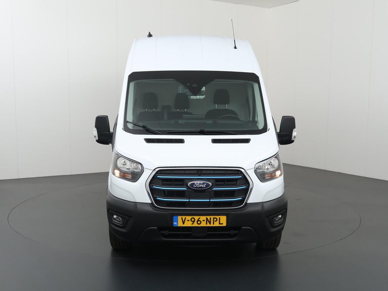 Ford E-Transit 350 | L2 H3 | TREND | 68 kWh | ADAPTIEVE CRUISE | NAVIGATIE | PARKEERCAMERA | CLIMATE CONTROL | 3-ZITS | APPLE CARPLAY / ANDROID AUTO | 257 KM WLTP ACTIERADIUS