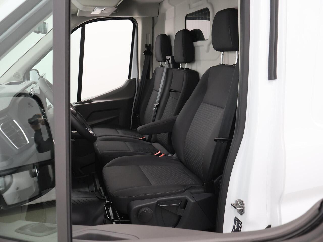 Ford E-Transit 350 | L2 H3 | TREND | 68 kWh | ADAPTIEVE CRUISE | NAVIGATIE | PARKEERCAMERA | CLIMATE CONTROL | 3-ZITS | APPLE CARPLAY / ANDROID AUTO | 257 KM WLTP ACTIERADIUS