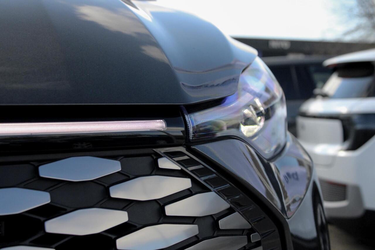 Ford E-Transit Cust. 320 L2H1 Limited 65 kWh 218pk | Zuid | | Inklapbare trekhaak | 17 inch lichtmetalen velgen (Carbonised Grey) | Driver Assistent Pack Premium | AGM accu | 3-fase laadkabel mode 3 32A, 10 meter | Centrale dubbele vergrendeling | Vehicle Integration Sy