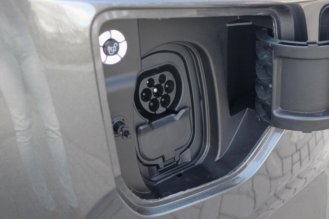 Ford E-Transit Cust. 320 L2H1 Limited 65 kWh 218pk | Zuid | | Inklapbare trekhaak | 17 inch lichtmetalen velgen (Carbonised Grey) | Driver Assistent Pack Premium | AGM accu | 3-fase laadkabel mode 3 32A, 10 meter | Centrale dubbele vergrendeling | Vehicle Integration Sy