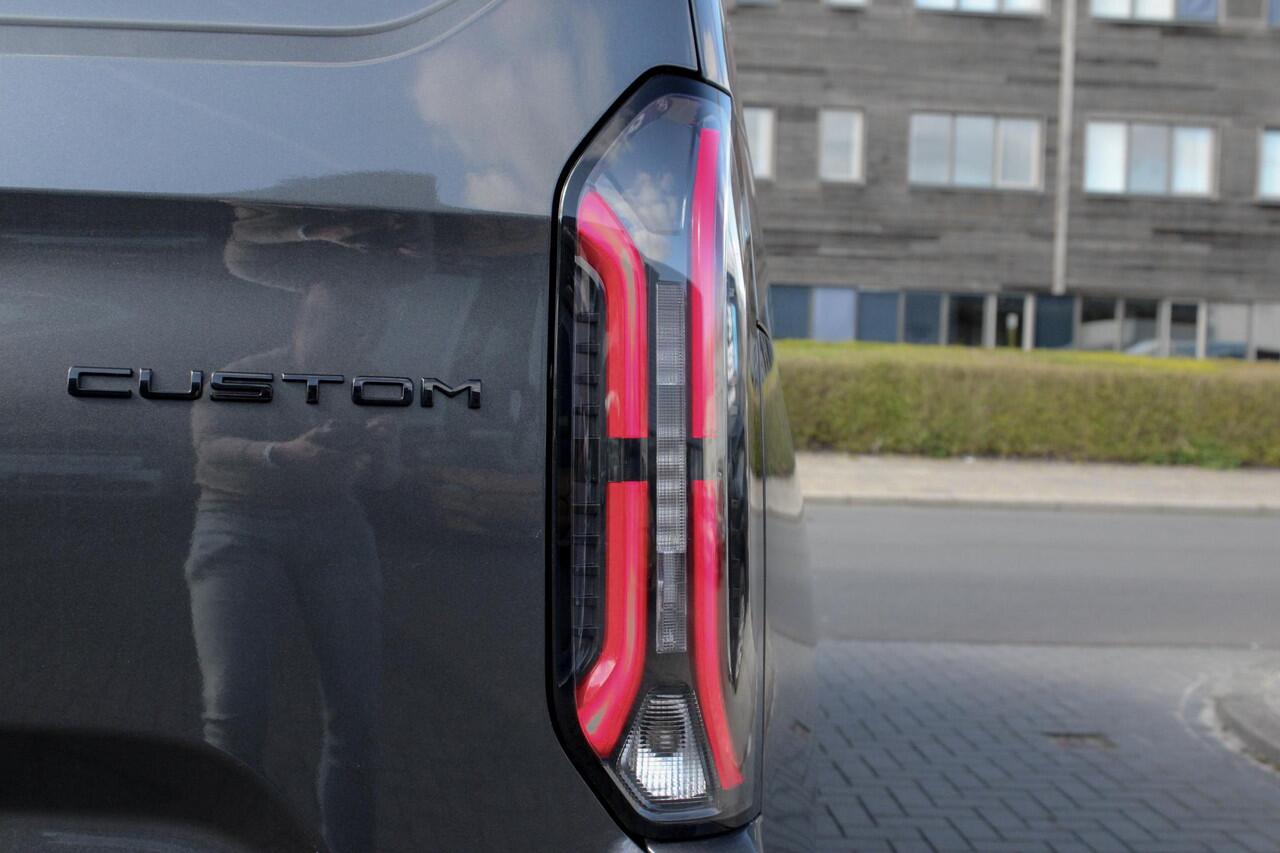 Ford E-Transit Cust. 320 L2H1 Limited 65 kWh 218pk | Zuid | | Inklapbare trekhaak | 17 inch lichtmetalen velgen (Carbonised Grey) | Driver Assistent Pack Premium | AGM accu | 3-fase laadkabel mode 3 32A, 10 meter | Centrale dubbele vergrendeling | Vehicle Integration Sy