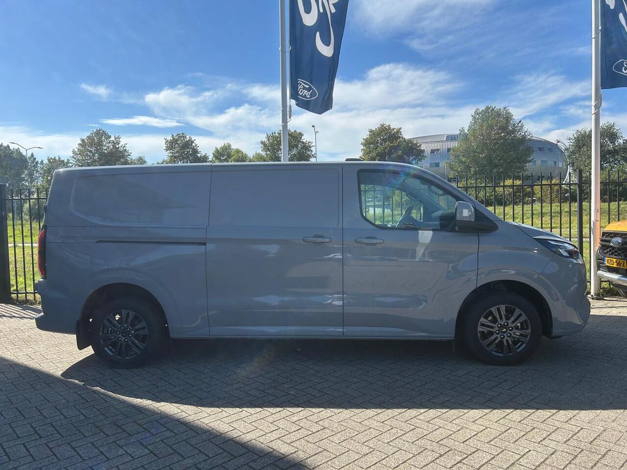 Ford E-Transit Cust. 320 L2H1 Limited 65 kWh | Driver Assistance Pack Premium | Verwarmbare Stoelen | Elek. Inklapbare trekhaak | LED-Koplampen |