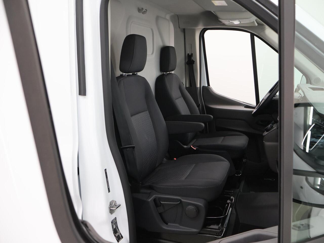Ford E-Transit 350 | L2 H2 | Trend | 68 kWh | Navigatie | Parkeercamera | 2-zits | Climate Control | Stoelverwarming | DAB+ | Apple Carplay