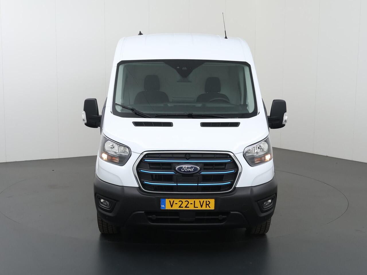 Ford E-Transit 350 | L2 H2 | Trend | 68 kWh | Navigatie | Parkeercamera | 2-zits | Climate Control | Stoelverwarming | DAB+ | Apple Carplay