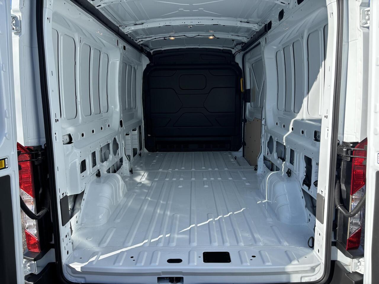 Ford E-Transit 350 L3H2 Ambiente 68 kWh |SCI | 180 PK | Winter Pack | Stoelverwarming | Reservewiel