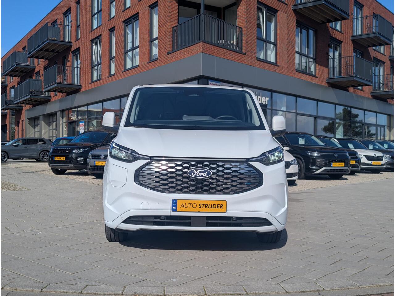 Ford E-Transit Cust. 320 L1H1 Limited 218Pk Aut. | Elektrisch | Limited 320 | Pro Power Onboard | Achteruitrijcamera | Trekhaak | 17''