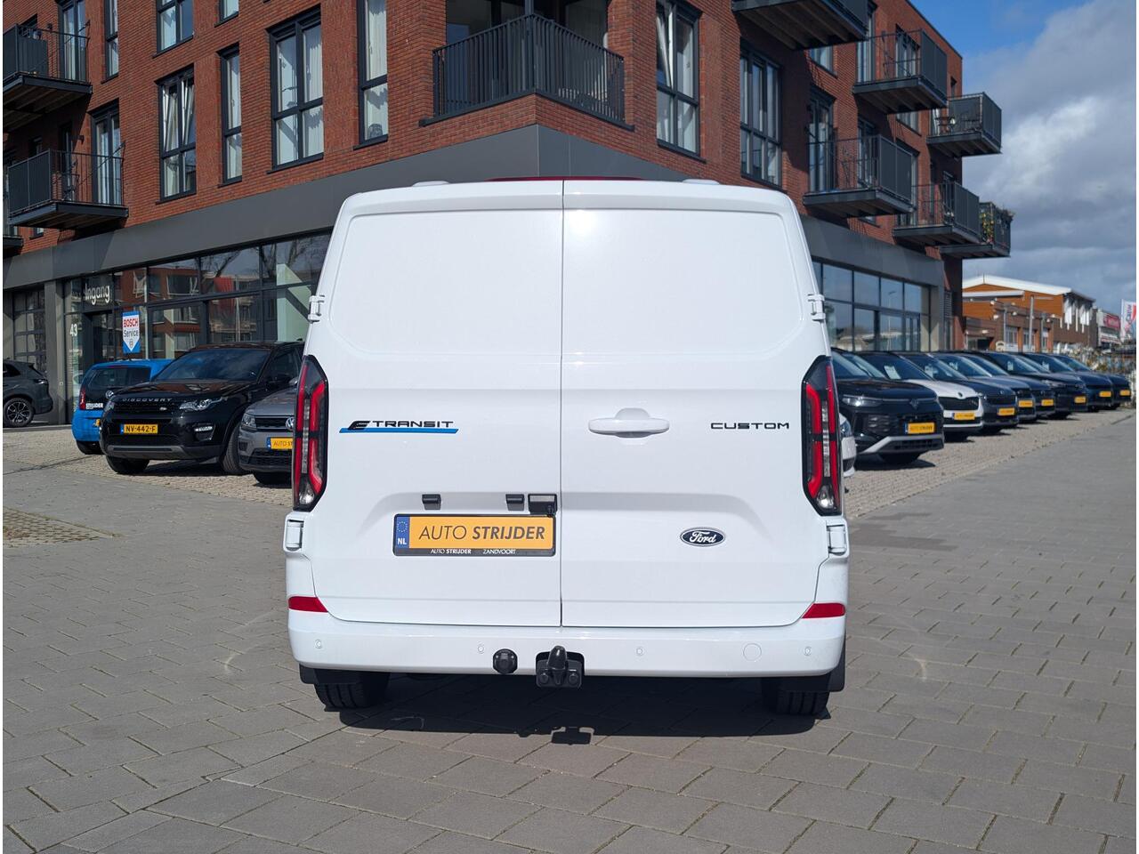 Ford E-Transit Cust. 320 L1H1 Limited 218Pk Aut. | Elektrisch | Limited 320 | Pro Power Onboard | Achteruitrijcamera | Trekhaak | 17''