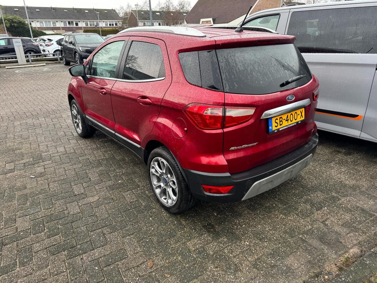 Ford ECOSPORT 1.0 EcoBoost Titanium 125pk | Navigatie | Winter Pack | Camera | 17 inch | Privacy glass