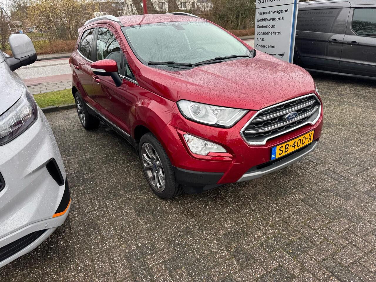 Ford ECOSPORT 1.0 EcoBoost Titanium 125pk | Navigatie | Winter Pack | Camera | 17 inch | Privacy glass