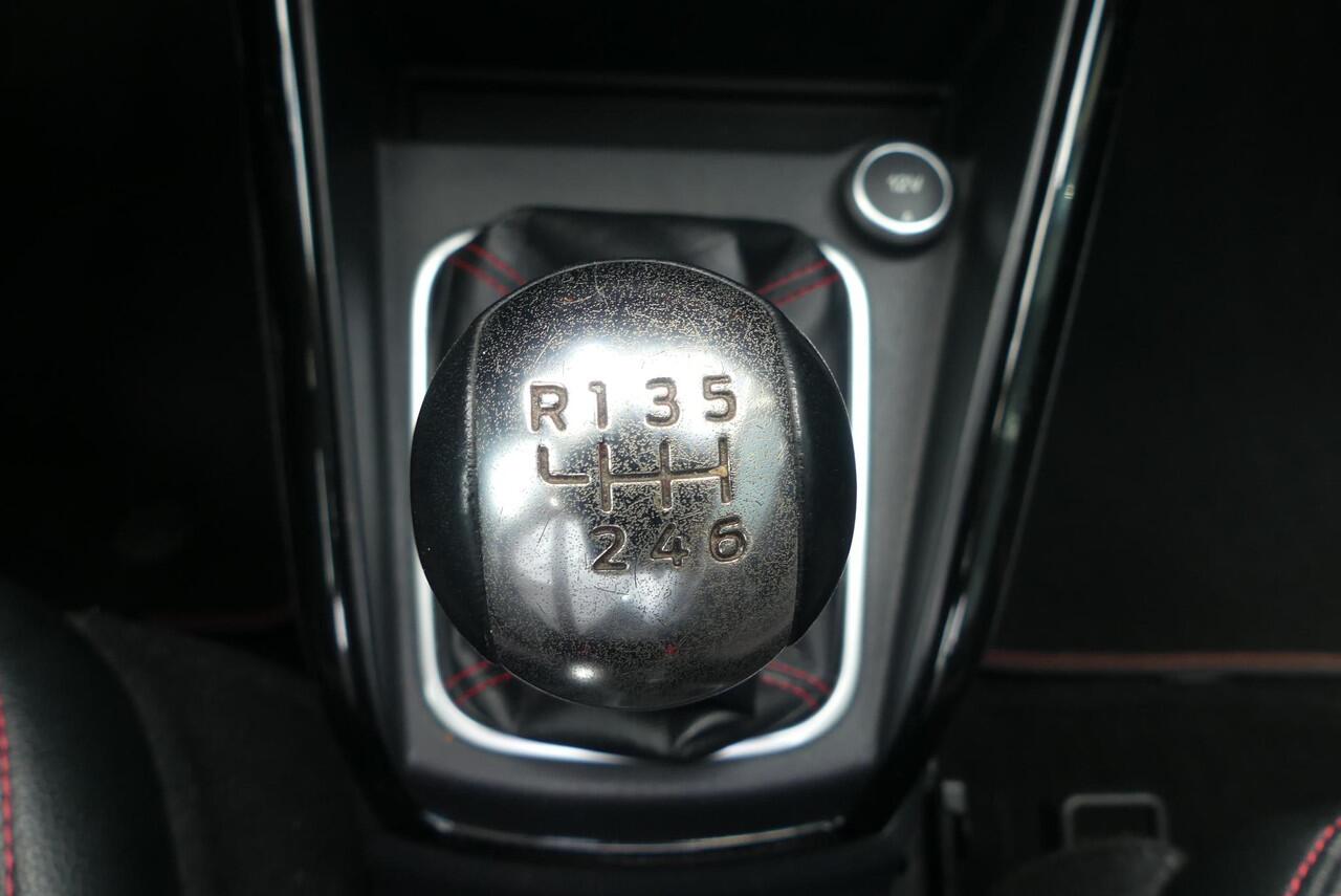 Ford ECOSPORT 1.5 TDCi AWD ST-Line X AFNEEMBARE TREKHAAK 1.100KG, CRUISE, CLIMA, NAVI, B&O, SCHUIFDAK, WINTER PACK, CAMERA, 92.409KM