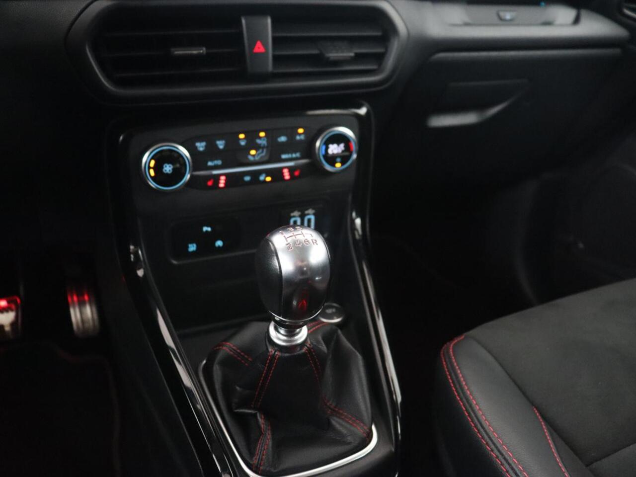 Ford ECOSPORT 1.0 EcoBoost ST-Line | Stoelverwarming | Camera | Carplay | B&O Sound | Navigatie | 18'' | Climate control | Leder/Alcantara | Cruise control | Bluetooth | Keyless