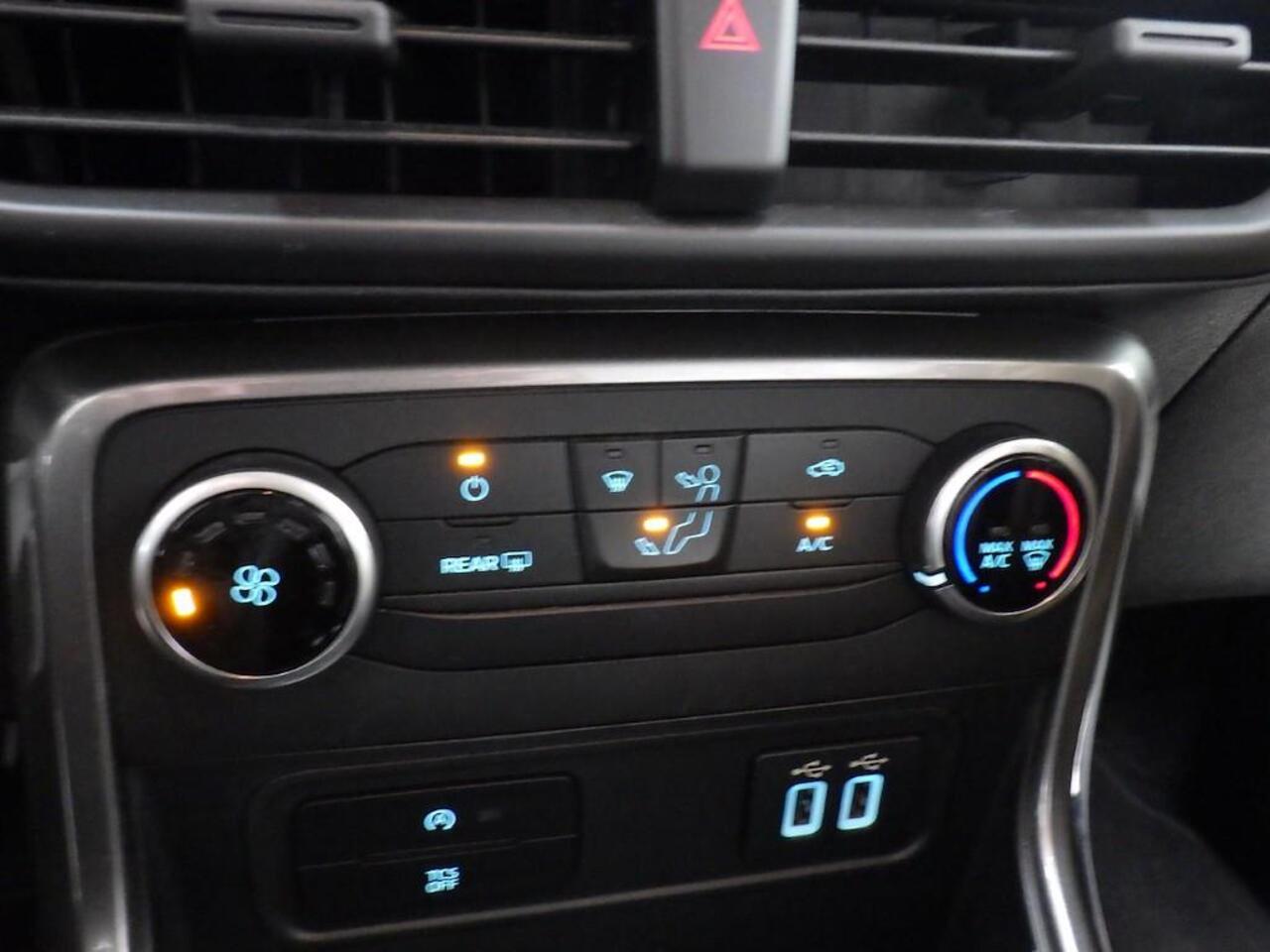 Ford ECOSPORT 125pk Ultimate Navigatie Camera 16" LM velgen Cruise control 1e Eigenaar Dealeronderhouden