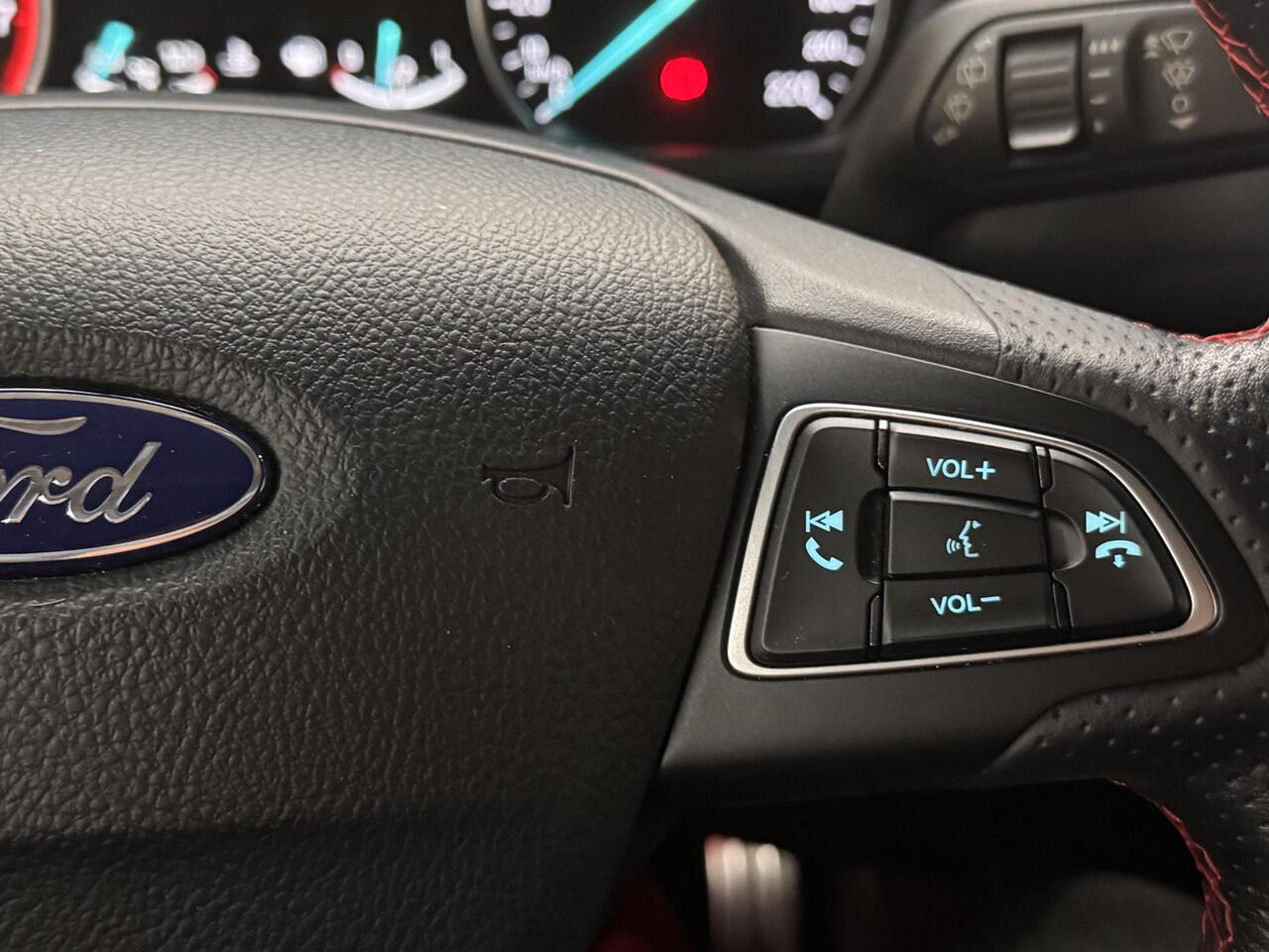 Ford ECOSPORT 125pk ST-Line Black Navi B&O Camera Winter Parking Dodehoek pack Privacy Glass Dealeronderhouden