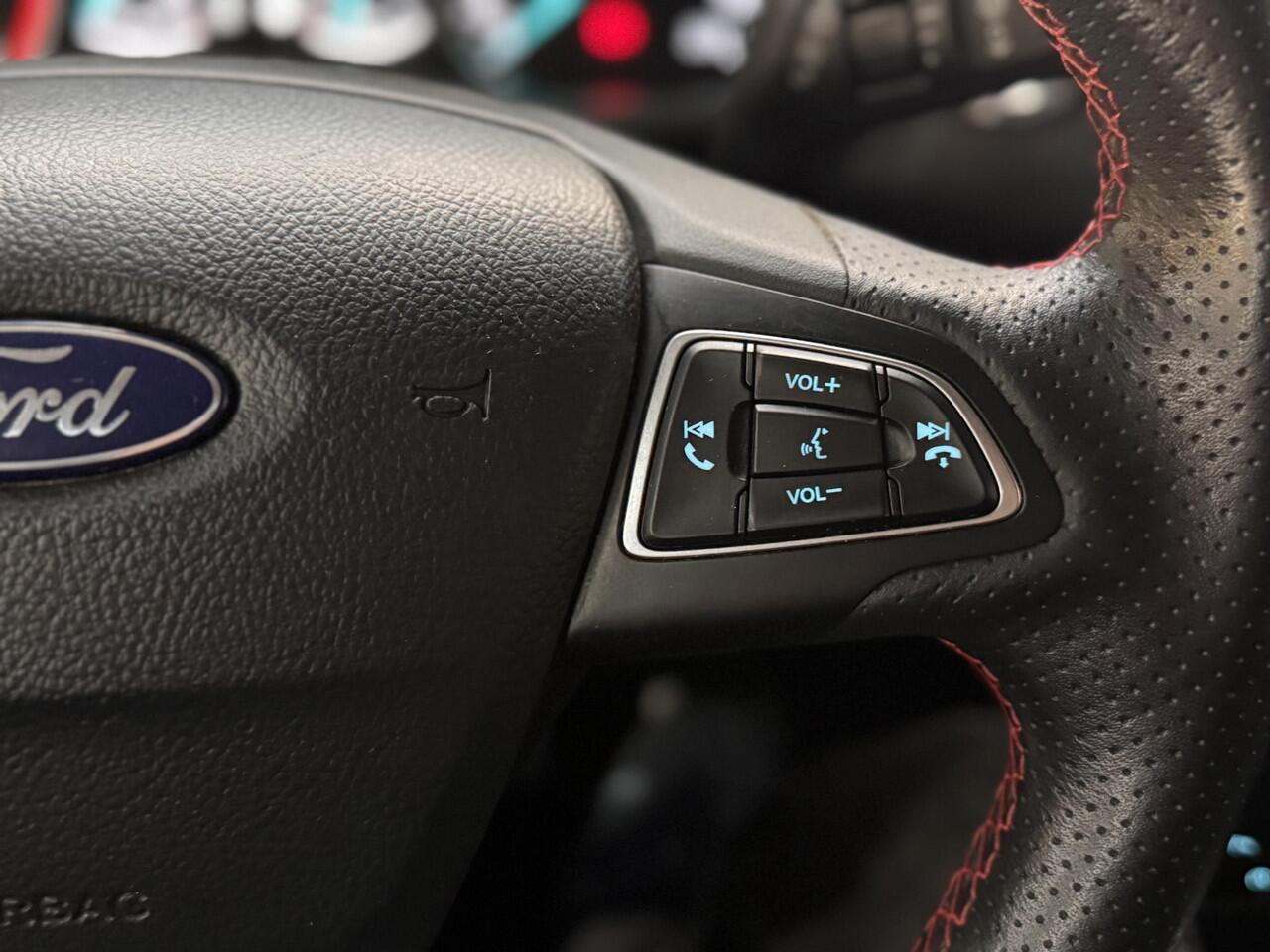 Ford ECOSPORT 125pk ST-Line Black Navi Camera Trekhaak Winter Parking Dodehoek B&O pack Privacy glass Dealeronderhouden